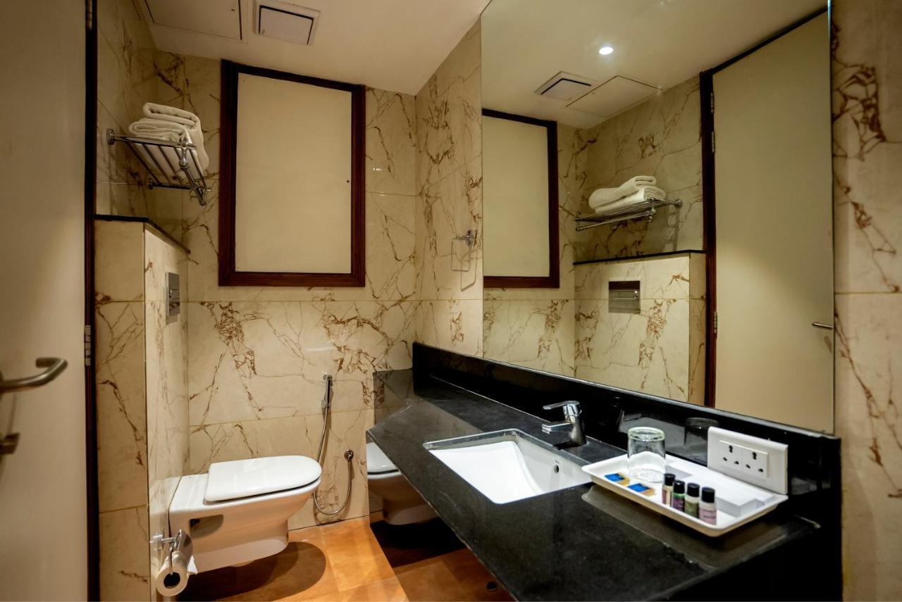 Celebrant Hotel Варанаси Экстерьер фото