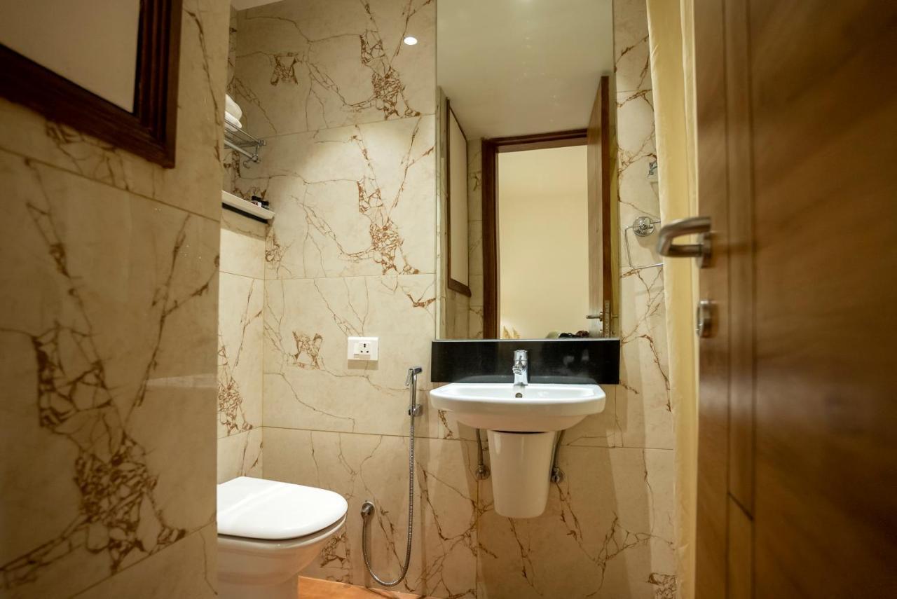 Celebrant Hotel Варанаси Экстерьер фото