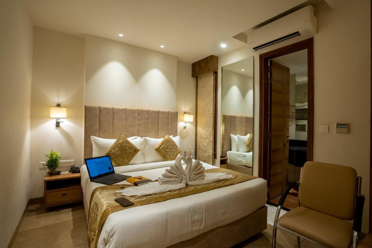 Celebrant Hotel Варанаси Экстерьер фото