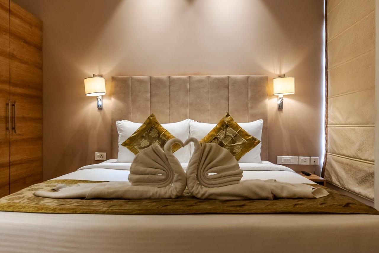 Celebrant Hotel Варанаси Экстерьер фото