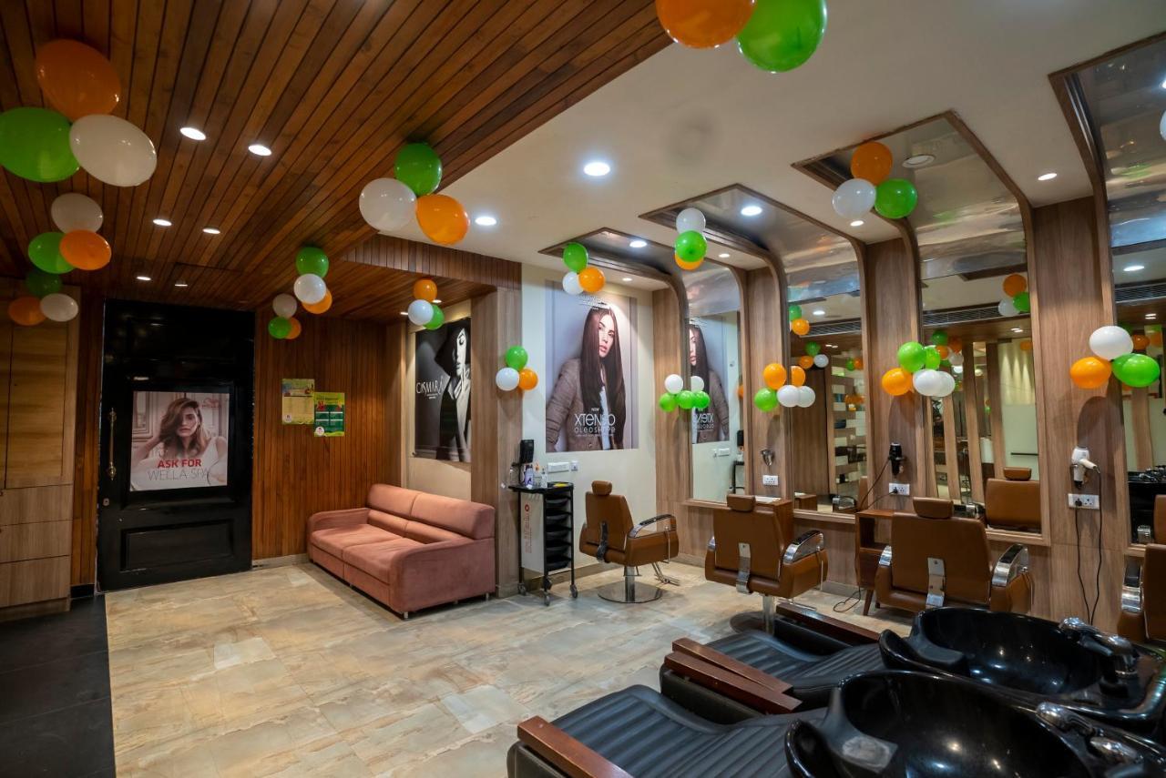 Celebrant Hotel Варанаси Экстерьер фото