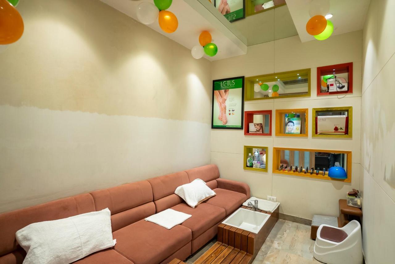 Celebrant Hotel Варанаси Экстерьер фото